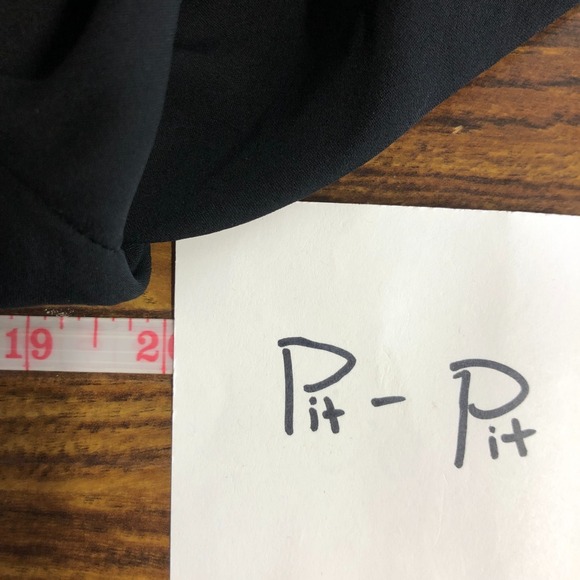 L'Agence Womens 100% Silk Pleated V-Neck Button Down Size M Black Quiet Luxury - Picture 8 of 12